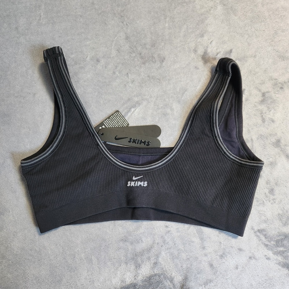 New Nike Skims Ribbed Seamless Micro Scoop Bra M Medium NWT Obsidian Black